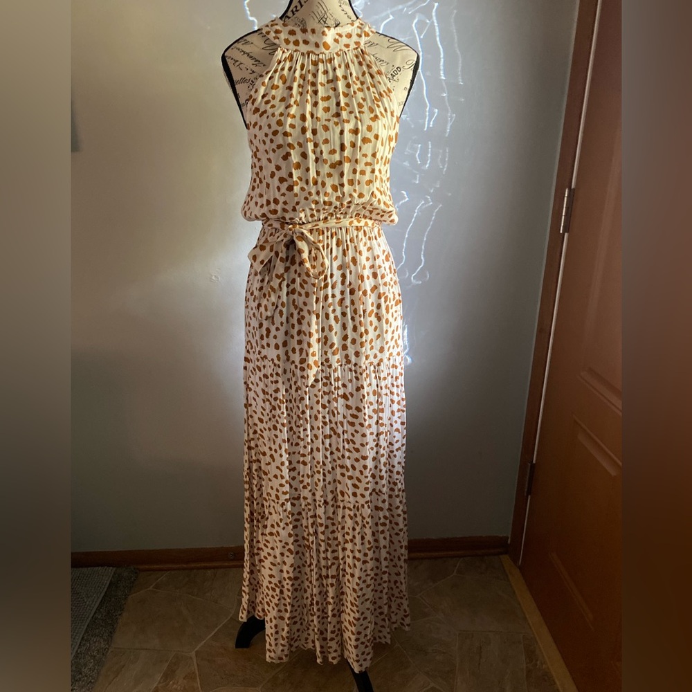 C+D+M woman’s maxi dress size medium.    New with tags